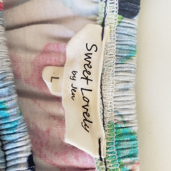 Sweet Lovely Dress - Picture 2 of 3